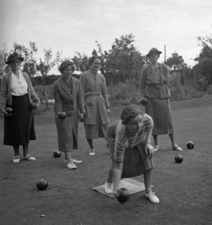 Photograph. Women's Institute - lawn bowls (North Walsham Archive).