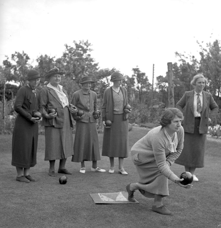 Photograph. Women's Institute - lawn bowls (North Walsham Archive).